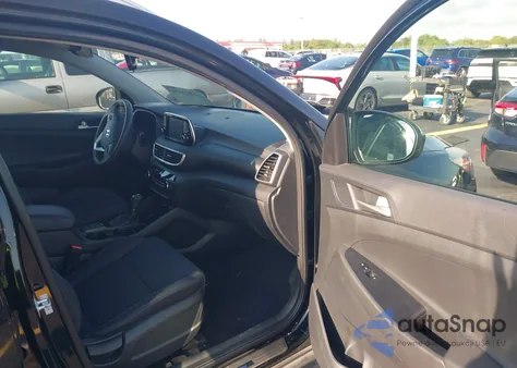 2020 Hyundai Tucson Value z USA, uszkodzony, nr VIN KM8J33A40LU233903